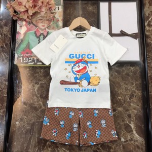 皆さん、こんにちは。今日お勧めのいいものは、子供服セット、大人服、シャネルメッシュマスクです。ど ...