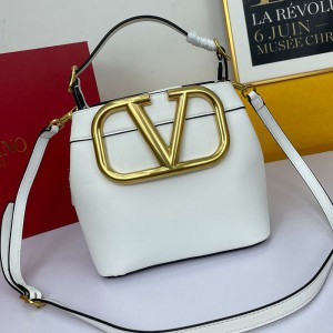 https://www.valentinooutletmall.com/valentino-garavani-small-vsling-calfskin-handbag-white.html