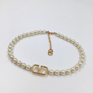 https://www.valentinooutletmall.com/valentino-garavani-vlogo-signature-necklace-with-crystal-pea ...