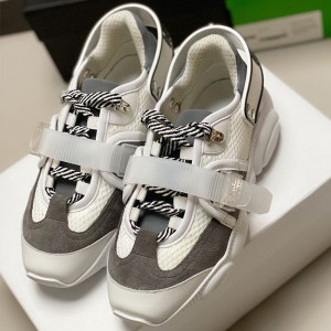 https://www.moschinooutletx.com/moschino-roller-skates-teddy-sole-sneakers-white.html