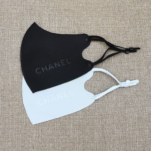 Luxury Chanel Gucci washable disposable face masks
New pneumonia occurs intermittently and sprea ...