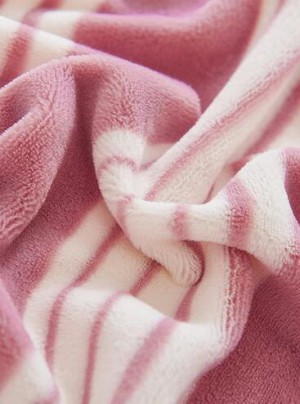 Material: 	100% polyester 	Type:	2layers milky velvet blanket
Pattern: 	Plain 	Color:	Accept cus ...