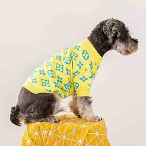 ルイヴィトン（Louis Vuitton）の犬用の服は、高級感あふれるウール素材で作られたセーターです。厚手 ...
