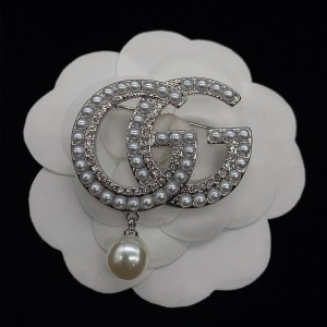 Gucci Double G Pearl Pendant Brooch In Silver