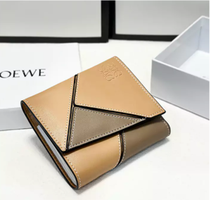 https://www.peazaka.com/commodity/loewe-wallet-8488.html
Loeweファッション 財布 ロエベ 二つ折り ...