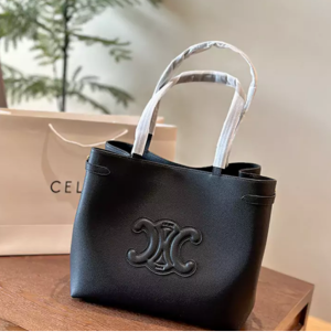 https://www.peazaka.com/commodity/celine-bag-8471.html
2024春夏の新作として登場したセリーヌの「C ...