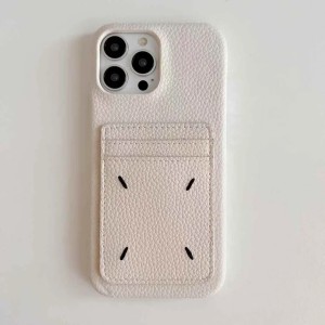 メゾン マルジェラのiPhone 16/16 Pro Max用ケースは、2層のレザー仕様でカード収納も可能な薄型デザイ ...