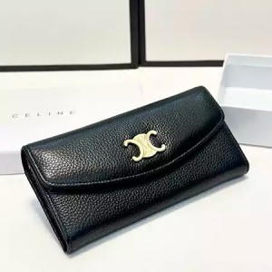 セリーヌ風のトリオンフ金具が施された二つ折りの長財布は、高級感と洗練されたデザインが魅力的な人気 ...