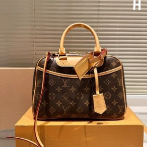 ルイ・ヴィトン LOUIS VUITTON ドーヴィル M47270 モノグラムレザー レディース ハンドバッグ. ¥35,000 ...