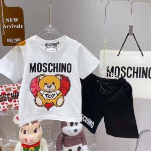 【人気爆発！】モスキーノ・バーバリー・バレンシアガ ハイブランドキッズ服 上下セット/Tシャツ& ...