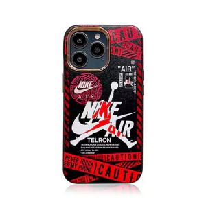ストリート風のデザインが特徴のエアジョーダンiPhone 17/17Proケースは、エアジョーダンのスニーカー ...