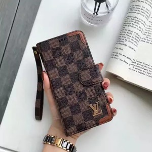 ルイヴィトンの上品なiPhone 17 Pro/17 Pro Maxケースは、手帳型で財布付きで男女に向けて。LV iPhone  ...