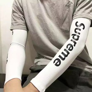 シュプリームのアームカバーが登場しました。このUVカット効果のあるアームカバーは、涼しい冷感素材が ...