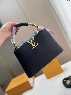 ルイヴィトンのカプシーヌ BB（トリヨン・ノワール・レザー）は、非常に人気のあるエレガントなアイコ ...