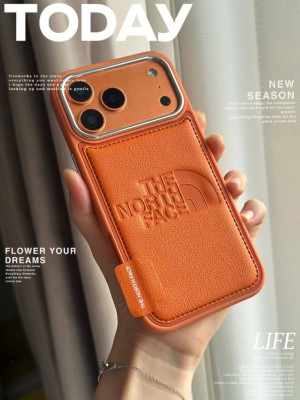 最近はキャッシュレス化が進み、スマホだけでお出かけすることも増えましたよね
肩掛けストラップを付 ...