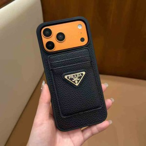 近はキャッシュレス化が進み、スマホだけでお出かけすることも増えましたよね
肩掛けストラップを付け ...