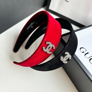 上品エレガンスをプラス。シャネルカチューシャで叶える、可愛いハイブランドヘアアクセサリーの世界
 ...