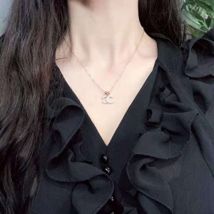 CHANEL/シャネル ブランド柄の首飾りです。スワロフスキー元素、CCマーク、このネックレスは心を込めて ...