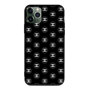 最近はキャッシュレス化が進み、スマホだけでお出かけすることも増えましたよね
肩掛けストラップを付 ...