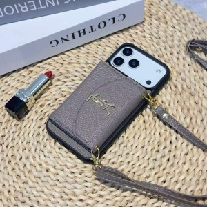 最近はキャッシュレス化が進み、スマホだけでお出かけすることも増えましたよね
肩掛けストラップを付 ...