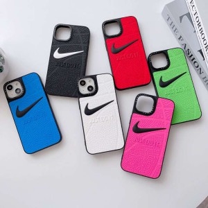 ナイキ Nike iPhone17/17Pro/17Air/17ProMax/17E 対応シリコンケースです。軽量・薄型設計なので装着し ...