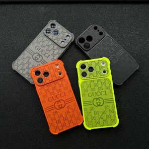 最近はキャッシュレス化が進み、スマホだけでお出かけすることも増えましたよね
肩掛けストラップを付 ...