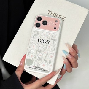 最近はキャッシュレス化が進み、スマホだけでお出かけすることも増えましたよね
肩掛けストラップを付 ...