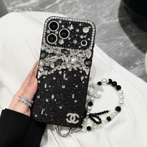 最近はキャッシュレス化が進み、スマホだけでお出かけすることも増えましたよね
肩掛けストラップを付 ...