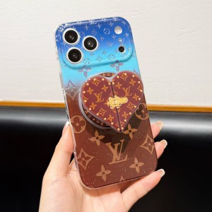 最近はキャッシュレス化が進み、スマホだけでお出かけすることも増えましたよね
肩掛けストラップを付 ...