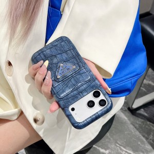 最近はキャッシュレス化が進み、スマホだけでお出かけすることも増えましたよね
肩掛けストラップを付 ...