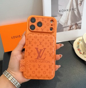 最近はキャッシュレス化が進み、スマホだけでお出かけすることも増えましたよね
肩掛けストラップを付 ...