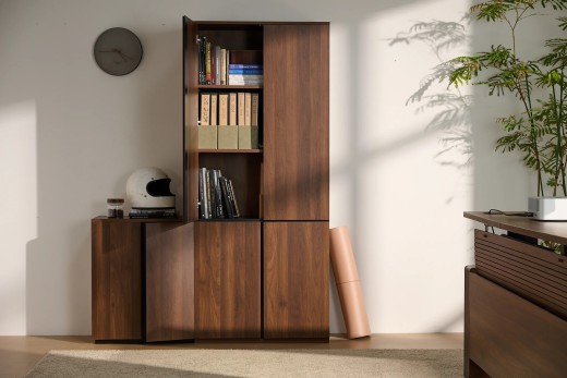 Werten Sie Ihr Homeoffice-Bücherregal mit dem hohen Bücherregal von Vernal auf. Dieses hochwerti ...