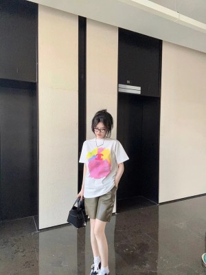 私たちの日常は、小さな選択の積み重ねです。朝、手に取る一枚のTシャツ。スマホを包むケース。どれも ...